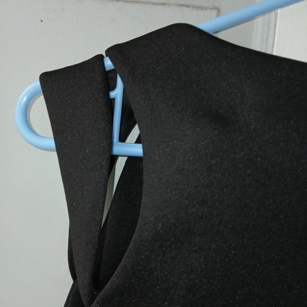 NWT GUESS Scuba Cutout Crop Top M NWT - Picture 12 of 15